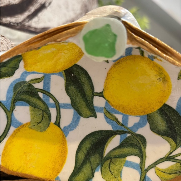 Lemon Patterned Decorative Clamshell - Picture 2 of 8